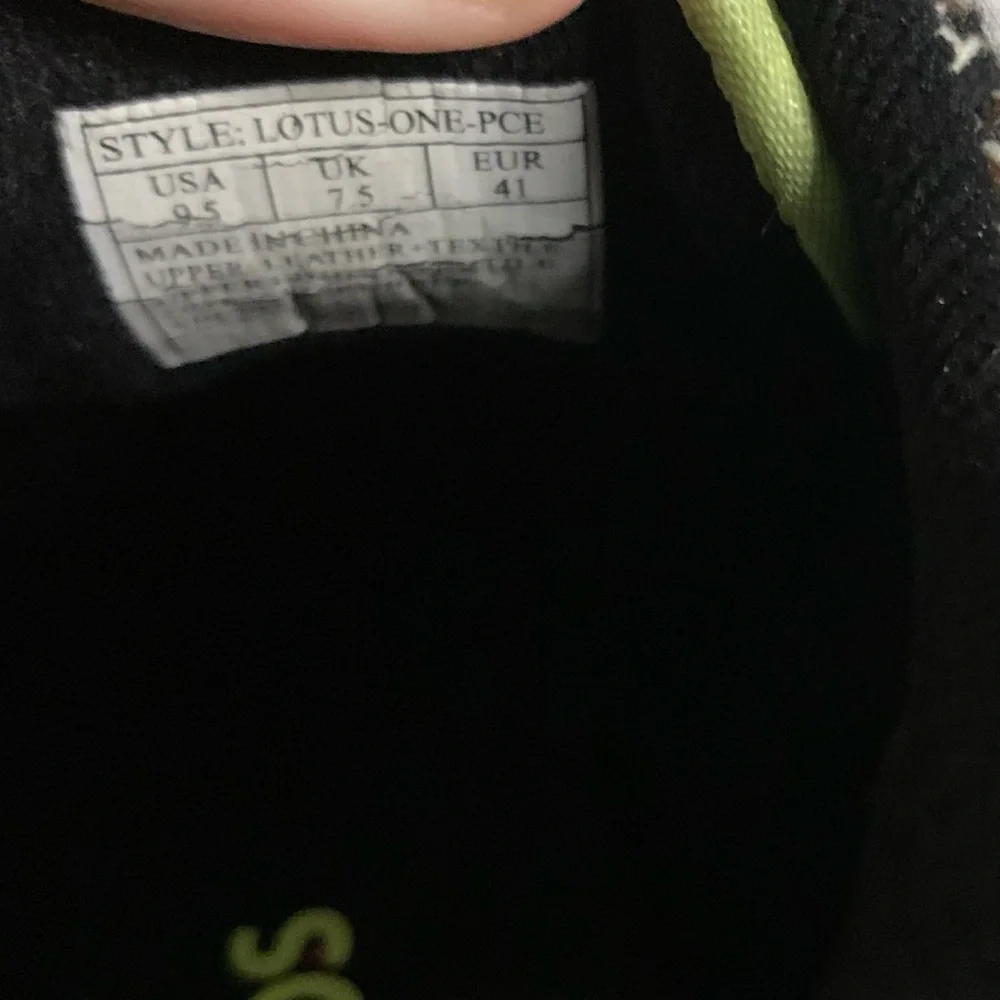 New without Box Black Neon Green Size 9.5 Lotus-One KangaRoos Lace Up Sneaker